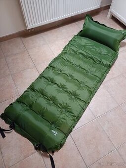 NILS CAMP Samonafukovací karimatka NC4018 – tmavě zelená