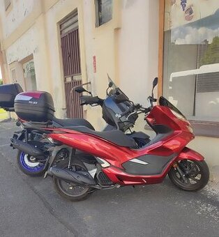 Prodám Honda PCX rok 2019 najeto 6000km
