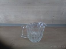Pěkný skleněný broušený džbánek