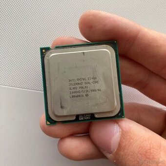 duální procesor – Intel Celeron E1400