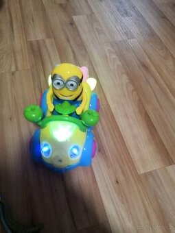 Jezdící a hrací auto Mimoň
