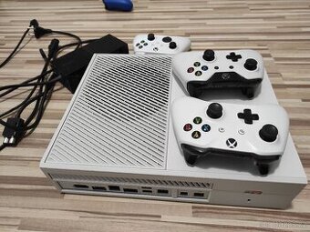 XBox One s nabijeci stanici na ovladače