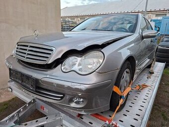 Mercedes w203 C220CDI rok 2005 bez motoru na díly