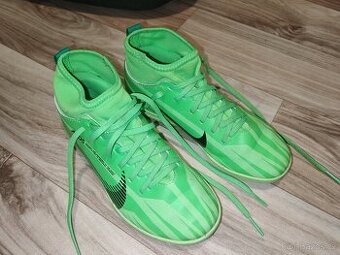 Sálové bory Nike, vel. 33, edice Ronaldo