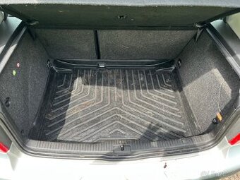 Vana do kufru VW GOLF IV