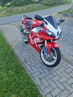 YAMAHA YZF R1