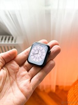 Apple watch 8 Midnight 45mm, stav 9,5/10