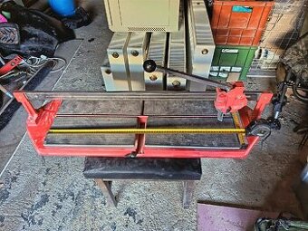 Řezačka na obklady