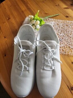 Slip on volnočasové botky Pier One