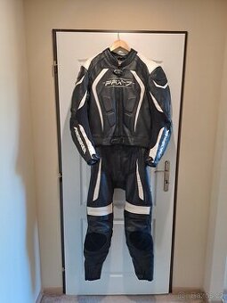 Dvoudílná kombinéza