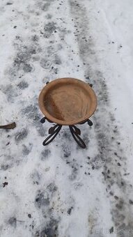 Zahradni stojan a zahradni kvetinac