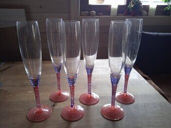 Skleničky se stopkou na víno