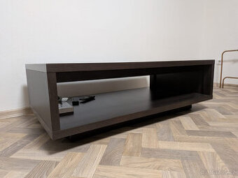 KOMODA A KONFERENČNÍ STOLEK