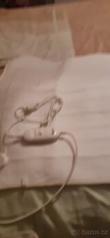 Poduška elektická do postele