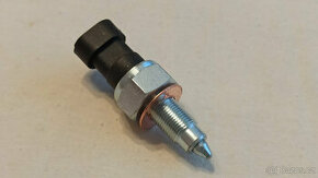 Spínač světla zpátečky pro Iveco Daily 3 náhrada 500335678