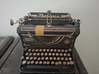 Starožitný psací stroj