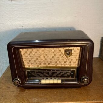 staré bakelitové rádio - 1