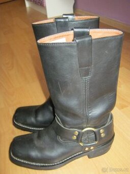 Motorkářské boty koně vel.38,délka vnitřní stélky je 24,0cm.