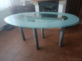 Jídelní stůl oválný