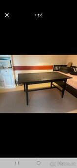Černý stůl IKEA