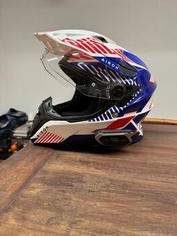 Přilba na motorku Airoh commander vel.M