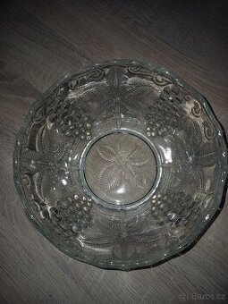 Skleněná mísa na ovoce