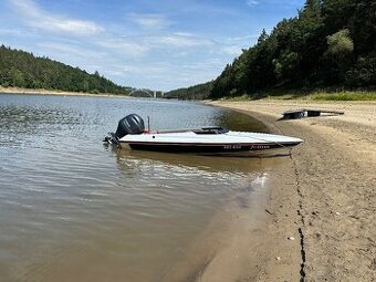 Sportovní motorová loď, člun Phantom 21