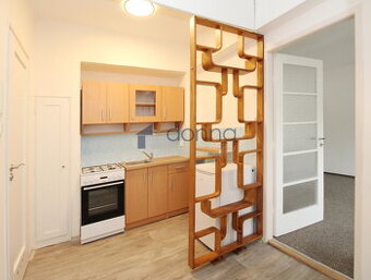 Pronájem světlého podkrovního bytu 2kk, 45m2, Praha 5 - Radl