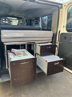 Vestavba do dodávky / camper set – postel + úložný prostor +