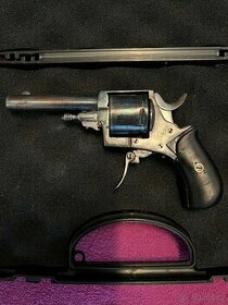 Unikátní historický revolver Bulldog s dlouhou hlavní+náboje
