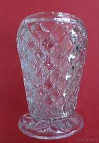 Stará váza z lisovaného skla -káro - 1