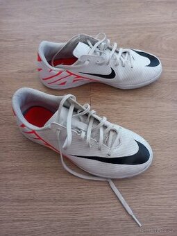 Boty sálové dětské zn. Nike