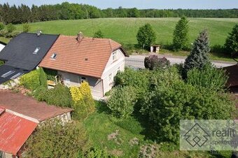 Pronájem domu se zahradou a garáží, nedaleko Chocně