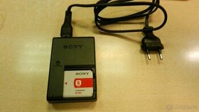 Orig. nabíječka Sony BC-CSGB + aku Sony NP-BG1 orig. - 1