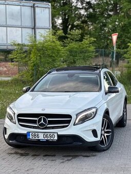 Mercedes Benz GLA220 4MATIC