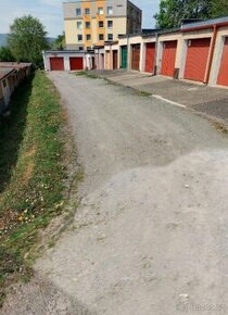 Pronájem parkovací plochy u Masarykovy nemocnice - 1