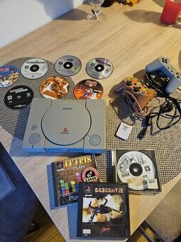 Playstation 1 komplet plus hry