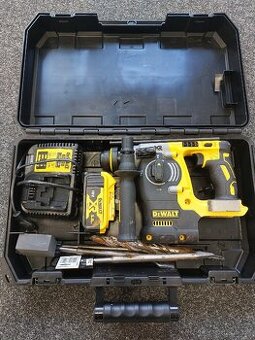 AKU KLADIVO DEWALT