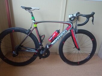 Super karbonové silniční kolo