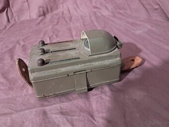 Retro vojenská svítilna - baterka.