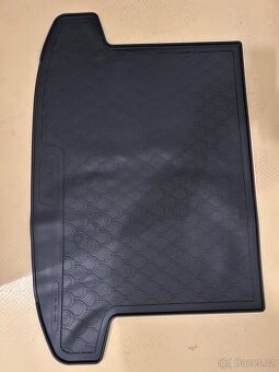 Tuscon 2021 gumová rohož do kufru.