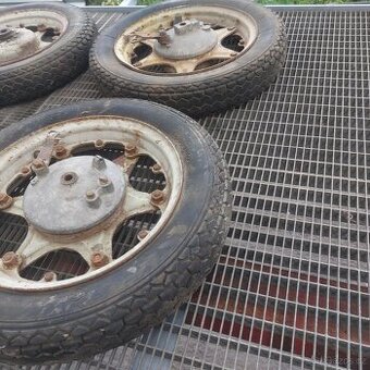 Stará kola na skútra-6 kusů.