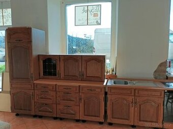 Kuchyňska linka v masivu