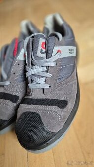 Nová Obuv vel. 42, 43. O1 a S3 pracovní modyf