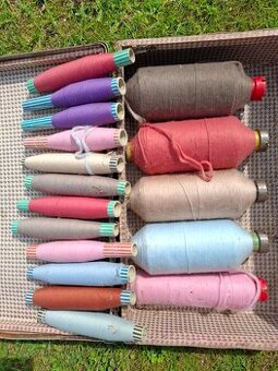 Bavlněná příze na špulkách