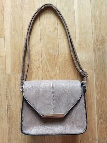 Kožená kabelka do ruky nebo na rameno