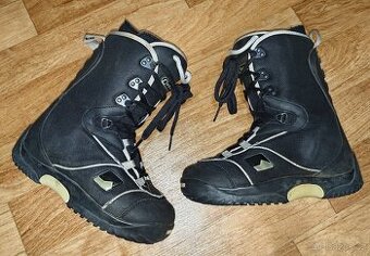 Boty na Snowboard NIDECKER (délka stélky 27cm)