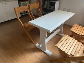Prodám bílý dřevěný stůl