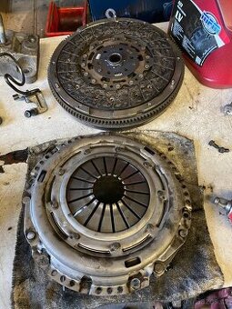 Setrvačník a spojková sada Alhambra Sharan