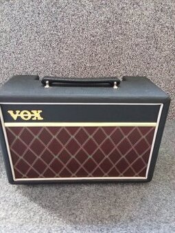 kytara s příslušenstvím